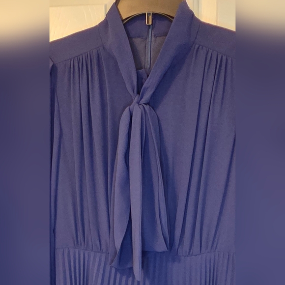 Mikael Aghal Navy Accordion Pleat Tie-Neck Midi Dress Elegant Work Event - Picture 4 of 8